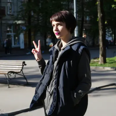 Жгучая брюнетка, 31